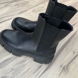 Zara platform leather boots (Size 8)